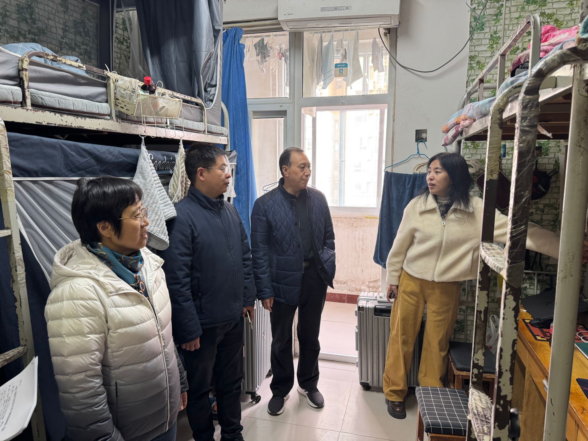 色情影片
落实“三进”工作要求，开展学生宿舍消防安全卫生检查